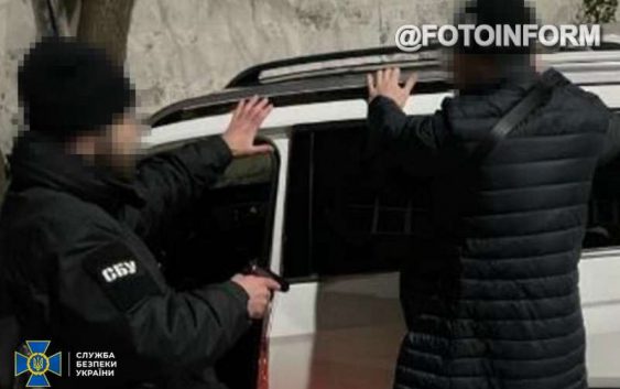 СБУ знешкодила рейдерську банду, яка хотіла захопити паркувальний бізнес у Києві